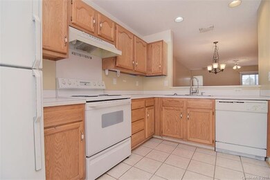Matching appliances and recessed lighting.