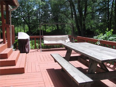 Enjoy entertaining on this spacious 2 tiered deck 