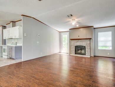 13660 Pinewood Village Dr, Conroe, TX 77302 - photo 3