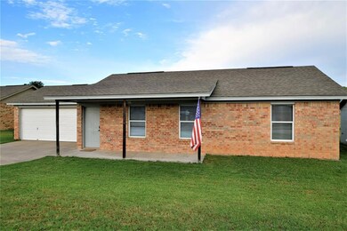 210 Dean Ct, Granbury, TX 76049 - photo 3