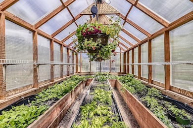 Four season greenhouse