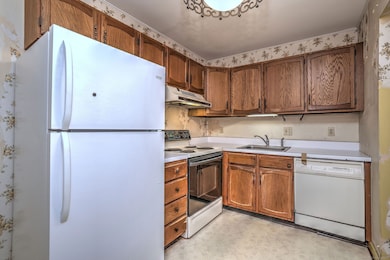 715 Frenchtown Rd unit 31, Bridgeport, CT 06606 - photo 7