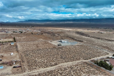 Aerial view with a mountain view