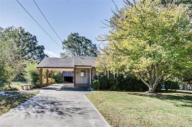 306 Hawthorne Dr, Asheboro, NC 27205 - photo 2