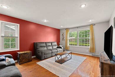 4621 Shady View Dr, Floyds Knobs, IN 47119 - photo 2