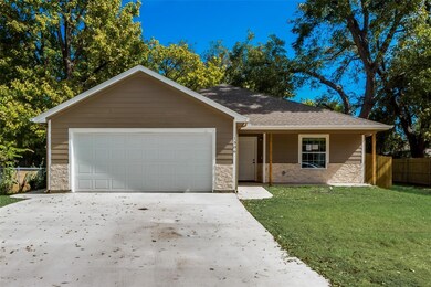 1506 N Buffalo Ave, Cleburne, TX 76033 - photo 2