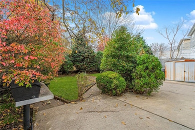 16 Bowling Green Place, Staten Island, NY 10314 - photo 5
