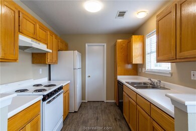 2527 Ashford Dr, College Station, TX 77840 - photo 4