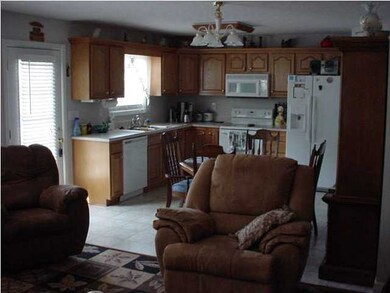 554 Helmwood Cir, Mount Washington, KY 40047 - photo 3