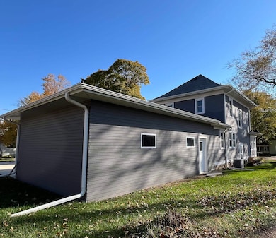 601 W Robins Ave, Graettinger, IA 51342 - photo 6