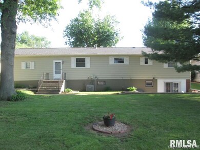 1213 Grandview Ave, Jacksonville, IL 62650 - photo 2