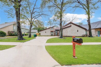 5607 Moss Glenn Ln, Houston, TX 77088 - photo 3