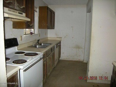 Unit B kitchen