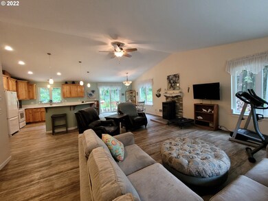Living Room/Entrance