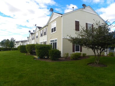 2034 Limestone Ln unit 231, Carpentersville, IL 60110 - photo 3