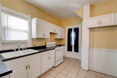 1126 1st St SW, Cedar Rapids, IA 52404 - photo 5