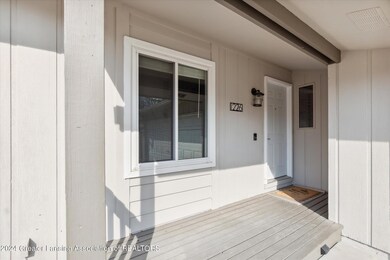 05-1226-Chartwell-Carriage-Way-S-East-La