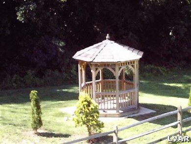 1801 Chateau Place unit D, Easton, PA 18045 - photo 4