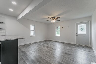 525 N Hamilton St, Lincoln, IL 62656 - photo 5