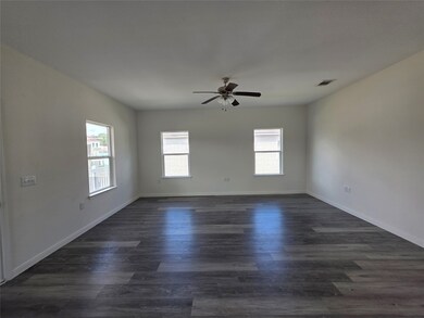 6223 Lacey Oak Dr, Hitchcock, TX 77563 - photo 2