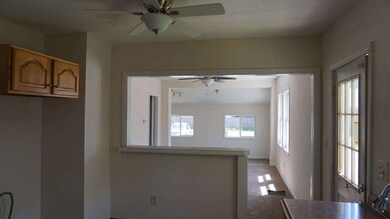 52 Emily St, Springfield, MA 01109 - photo 5