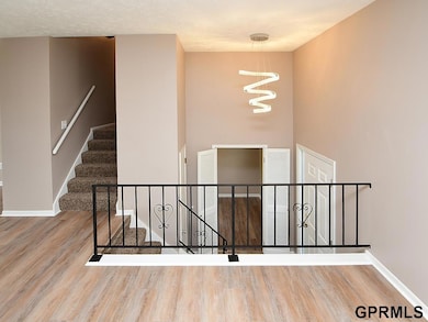 4927 Robin Dr, Omaha, NE 68157 - photo 7