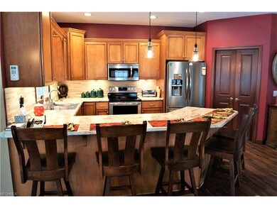 BREAKFAST BAR WILL SEAT 5!