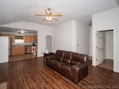 4240 S 202nd East Ave, Broken Arrow, OK 74014 - photo 3