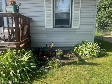 1107 E Hayes Ave, Hazel Park, MI 48030 - photo 5