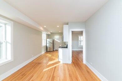 1122 W Addison St unit 2, Chicago, IL 60613 - photo 2