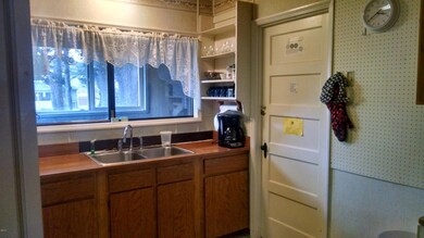 420 W 2nd main kitchen 2