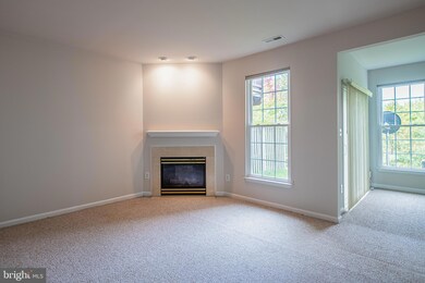 12972 Park Crescent Cir, Herndon, VA 20171 - photo 6