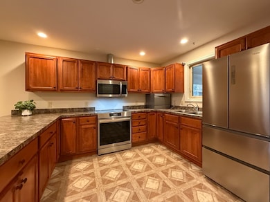 17 Mountain St unit B, Haydenville, MA 01039 - photo 4