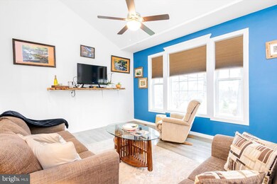 1359 Henshaw Rd, Bunker Hill, WV 25413 - photo 4