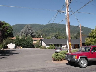 512 Broadway St, Rogue River, OR 97537 - photo 3