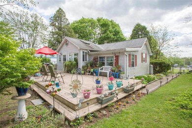 423 E Moorestown Rd, Wind Gap, PA 18091 - photo 2