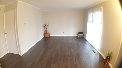 unlisted-address, Carpentersville, IL 60110 - photo 5