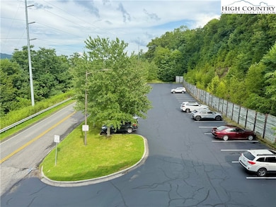 800 Meadowview Dr unit 17, Boone, NC 28607 - photo 5