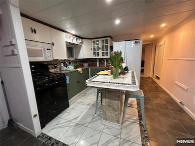 36 Poplar St, Lodi, NJ 07644 - photo 5