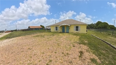 219 S 7th St unit B, Aransas Pass, TX 78336 - photo 2