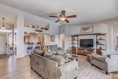 !2 1064 S Amulet - 002 - Livingroom 3