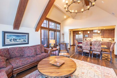 Trails Edge Lane-021-022-LRdrKitchen-MLS