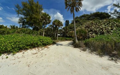 Entrance to the 608 North Casey Key Road.