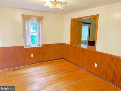 7600 Erica Ln, Laurel, MD 20707 - photo 3