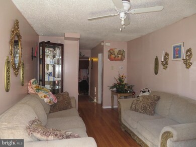 346 Locust St, Reading, PA 19604 - photo 3