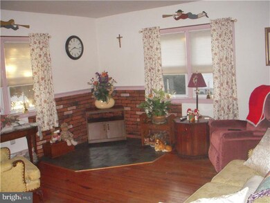 420 S Walnut St, Kennett Square, PA 19348 - photo 3