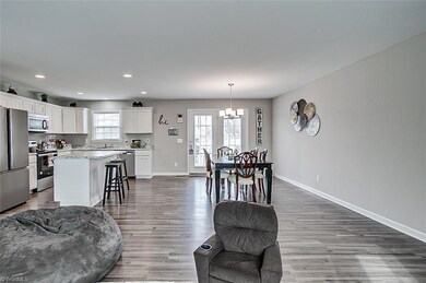 1004 Royalshire Ln, Asheboro, NC 27205 - photo 4