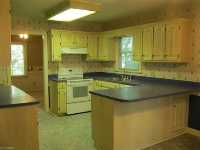 1701 Ken Lee Ct, Asheboro, NC 27205 - photo 7