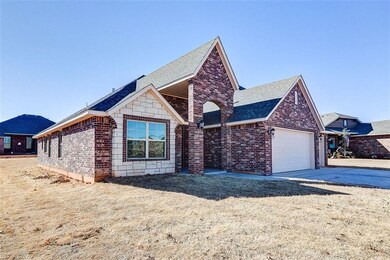 1605 Pinewood Dr, Moore, OK 73160 - photo 2