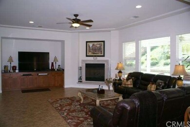 Large Family Room- built in entertainment center, 